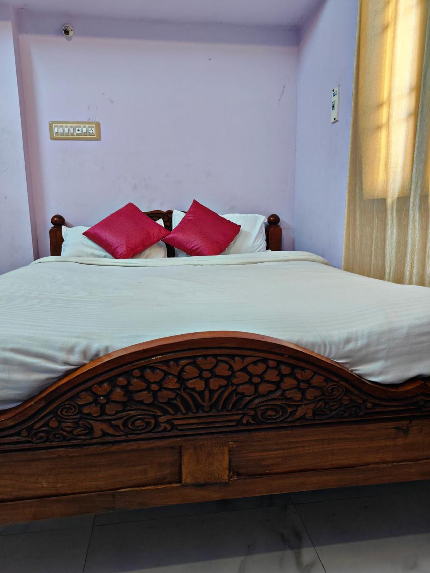 Le Cadillac Bungalow Pondicherry Exterior photo